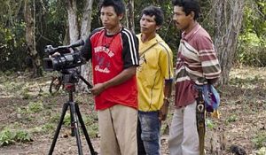 2017-06-15-indigenas-bolivianos-se-graduan-en-comunicacion-y-produccion-audiovisual