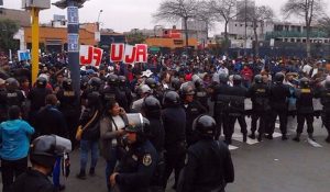 huelga de maestros-perú