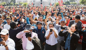 perú-docentes-huelga