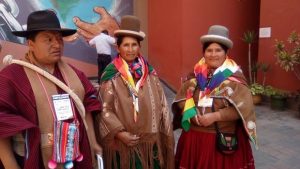 indigenas-bolivianas-llevaron-sus-artesanias