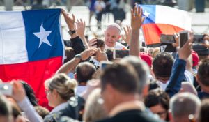 web3-pope-francis-chile-flag-general-audience-april192016-c2a9antoine-mekary-aleteia-am_7119