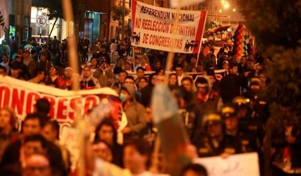 Perú Manifestantes Participaron De La Cuarta Marcha Para Exigir El Perú Manifestantes Participaron De La Cuarta Marcha Para Exigir El