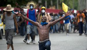 141217030627_sp_haiti_protestas_624x351_afp