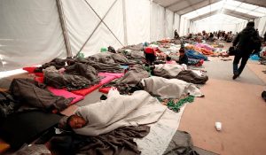 migrantes-duermen-carpa-magdalena-mixhuca-cdmx