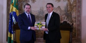 O presidente eleito Jair Bolsonaro (PSL) durante audiência com o presidente do STF Ministro Dias Toffoli no Salão Nobre do STF, em Brasília, na primeira visita oficial de Bolsonaro ao Supremo após o resultado das eleições.
