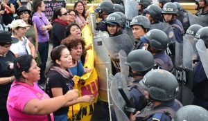violencia represión mujeres