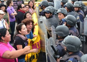 violencia represión mujeres