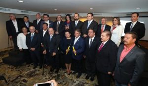 Presidenciables firman la Declaracin Vida y Familia, actividad programada por la Asociacin La familia Importa (AFI) .