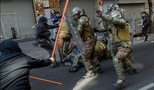 AFP - Los Carabineros se están militarizando, advierte el informe del CELS. AFP - Los Carabineros se están militarizando, advierte el informe del CELS.