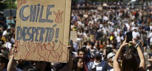Cientos de personas marchan hacia Plaza Italia