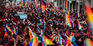 bolivia evo morales ponchos rojos