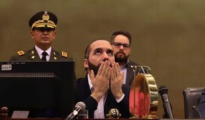 nayib-bukele-entre-los-militares-y-dios