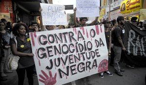 Manifestantes protestam contra morte de jovens negros no Rio