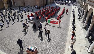 0-24-homenaje-a-brigada-medica-cubana-crema-italia-2 (1)