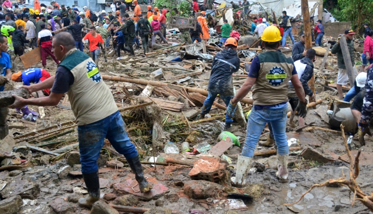 Derrumbe de tierra deja al menos 15 muertes y dos personas desaparecidas -  NODAL