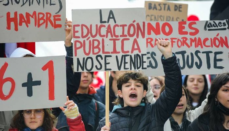 Uruguay | Miles de estudiantes y docentes marcharon por más presupuesto y  hoy paran los gremios de salud - NODAL