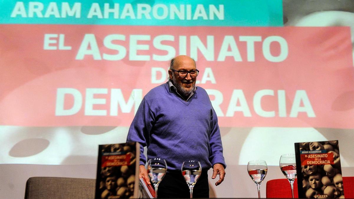 Democracia, redes y nuevas derechas, en la presentación del libro de Aharonian