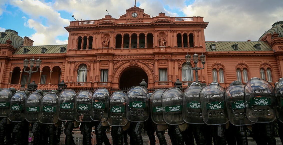 marcha-jubilados-casa-rosada-Martin-Becerra-