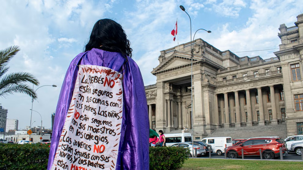 El escenario que da marco a las luchas de las mujeres hoy en el Perú – Por Rosa Mendoza Garcia